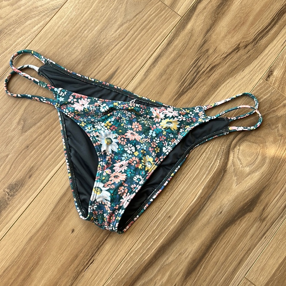 🌸NWTs O’Neill bikini bottoms